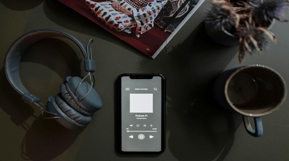 Choosing the Right Headphones: Air Conduction vs. Bone Conduction Explained