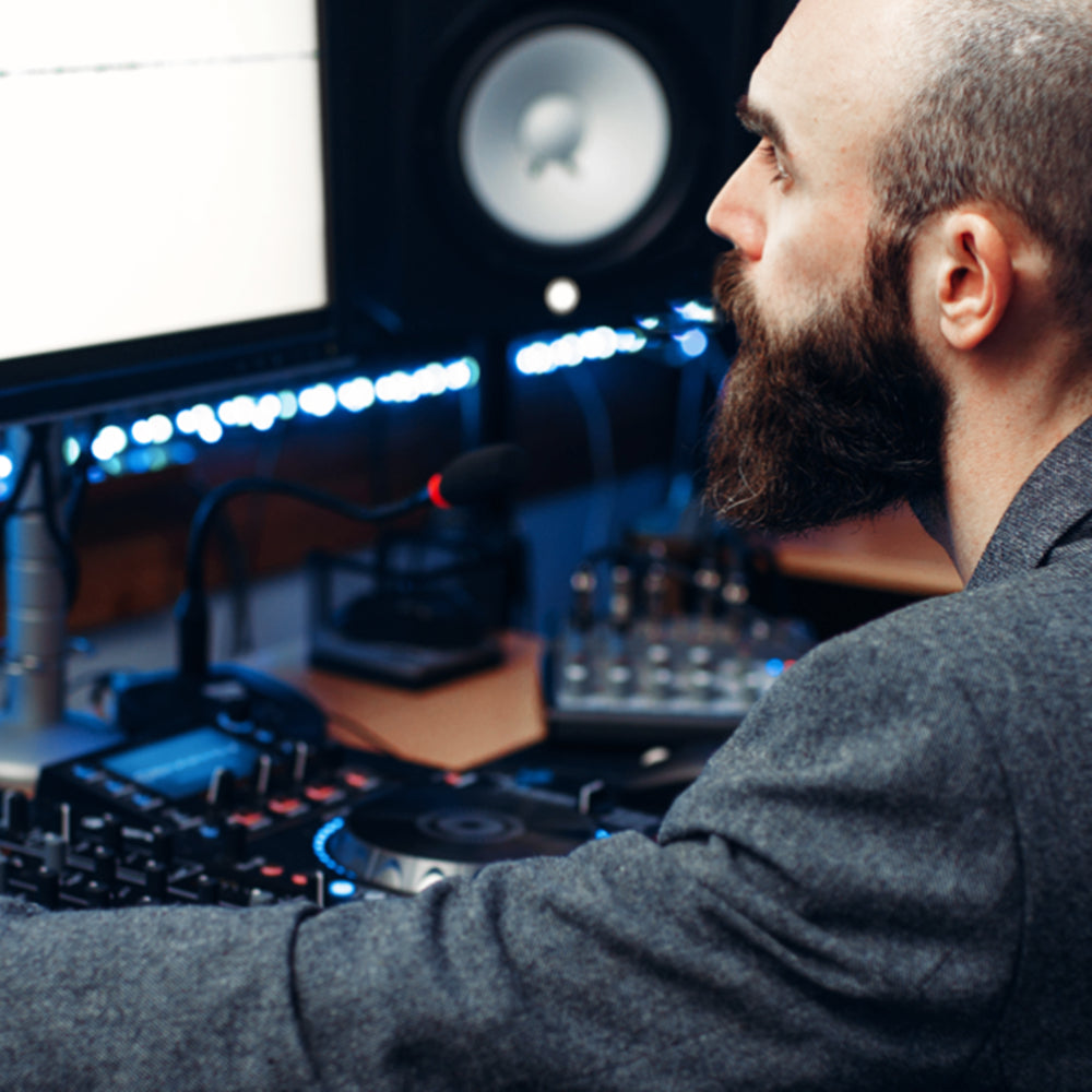 A HEADPHONES AUDIO MASTER